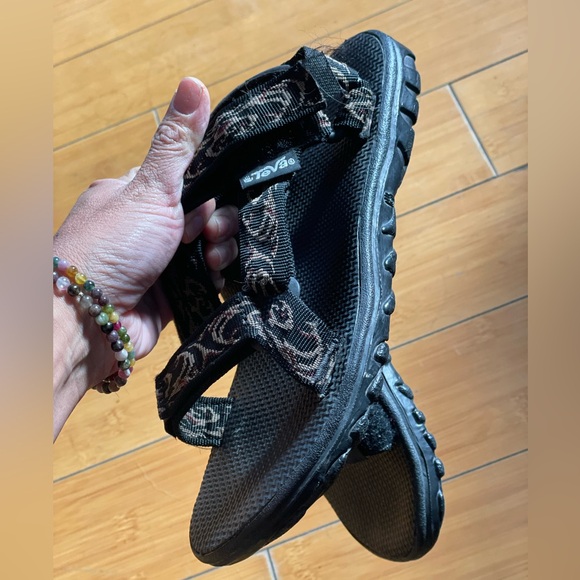 Teva hurricane Sandals size 6 - Picture 1 of 3